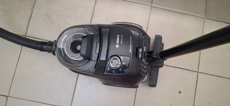 Дешиво Bosch Serie 4 BGC21X200 с ломбарда