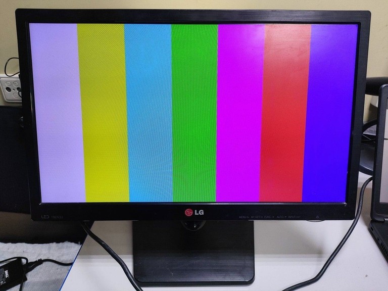 Дешево Lg 19en33sa з ломбарду