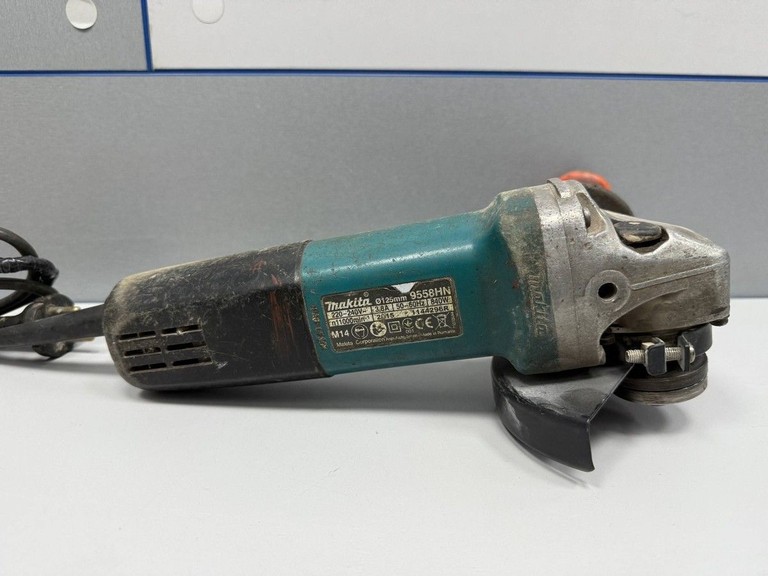 Дешиво Makita 9558HN с ломбарда
