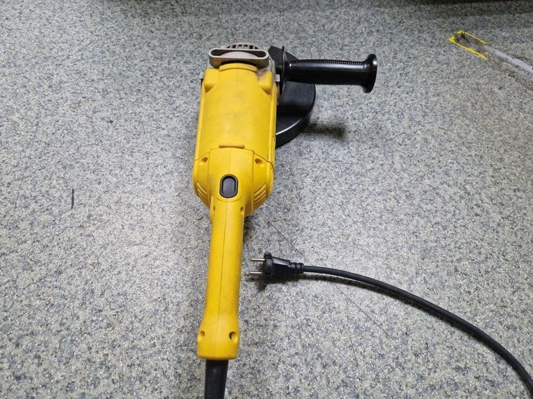 Дешево Dewalt DWE494 з ломбарду