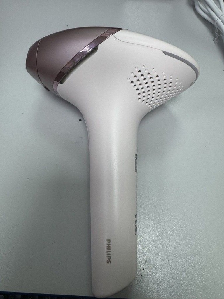 Дешево Philips Lumea IPL 9900 Series BRI977/00 з ломбарду