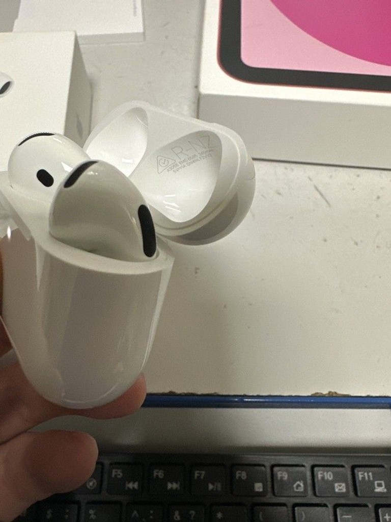 Розпродаж Apple airpods 4, продавець Техноскарб