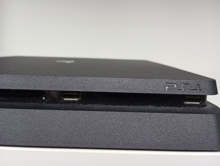 Дешиво  Sony PlayStation 4 Slim 1TB Black с ломбарда