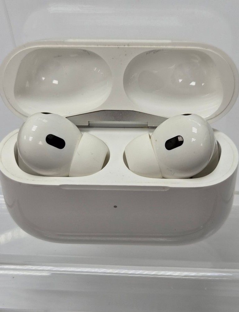 Купити Apple airpods pro 2nd generation with magsafe charging case usb-c Б/У