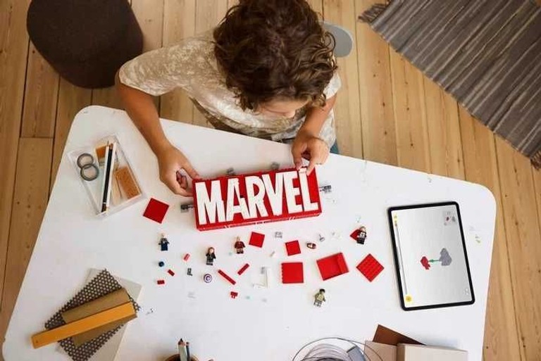 LEGO Super Heroes Marvel Логотип і міні фігурки MARVEL 931 елемент. Новий. Код:null. Зображення 5