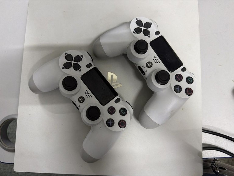 Купить Sony playstation 4 pro 1tb Б/У