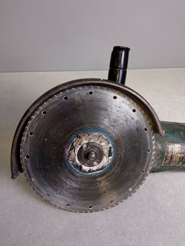 Дешево Makita GA9020R з ломбарду