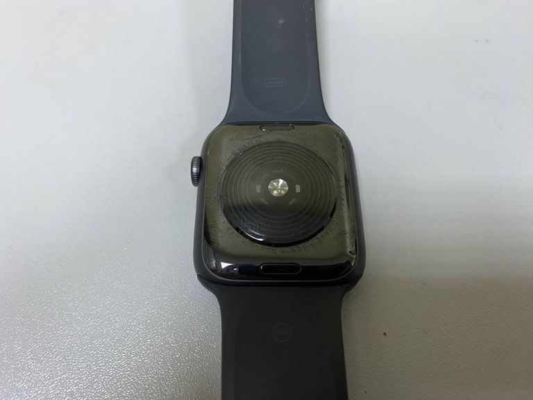 Apple watch se 44mm aluminum case