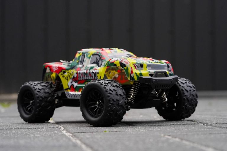 Дешево Високошвидкісний радіокерований позашляховик Car, Monster Truck, з дистанційним керуванням 100 м, 45 км/год. Повний привід 4x4/4 з ломбарду
