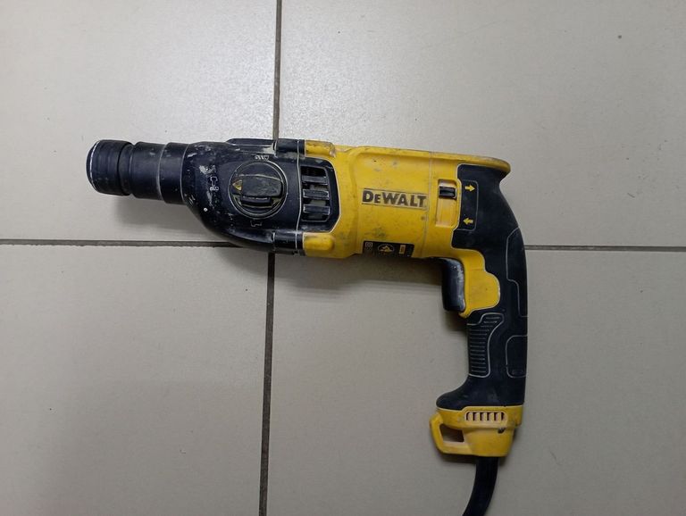 Купити Dewalt d25133qs Б/У