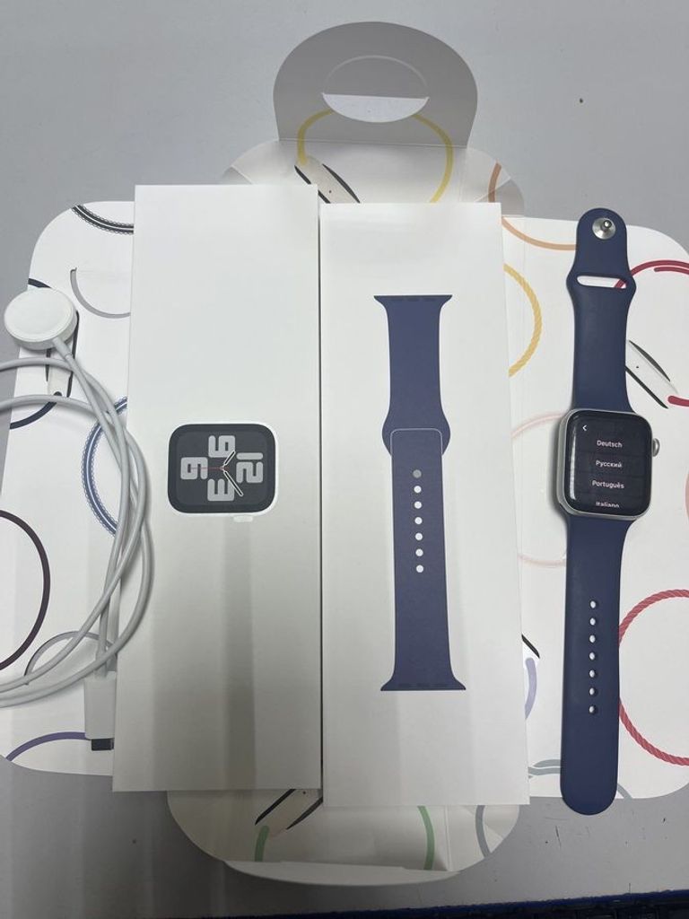 Дешиво Apple watch se 2 gps 44mm aluminium case with sport loop с ломбарда