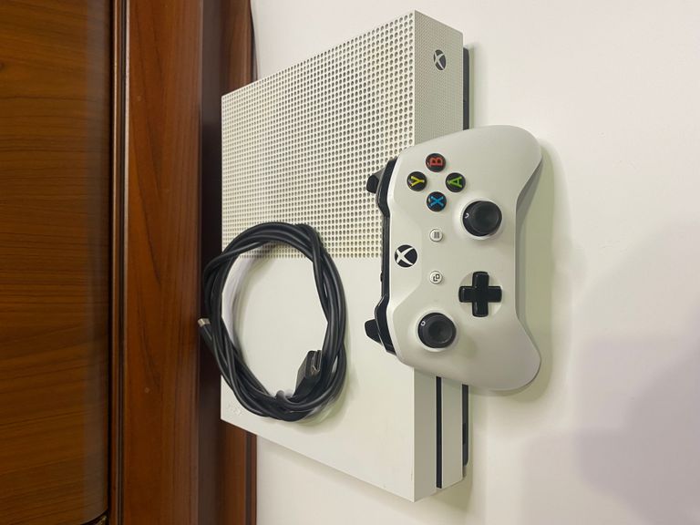 Купить Microsoft Xbox One S 1TB + eFootball Pro Evolution Soccer 2021 + Wireless... Б/У