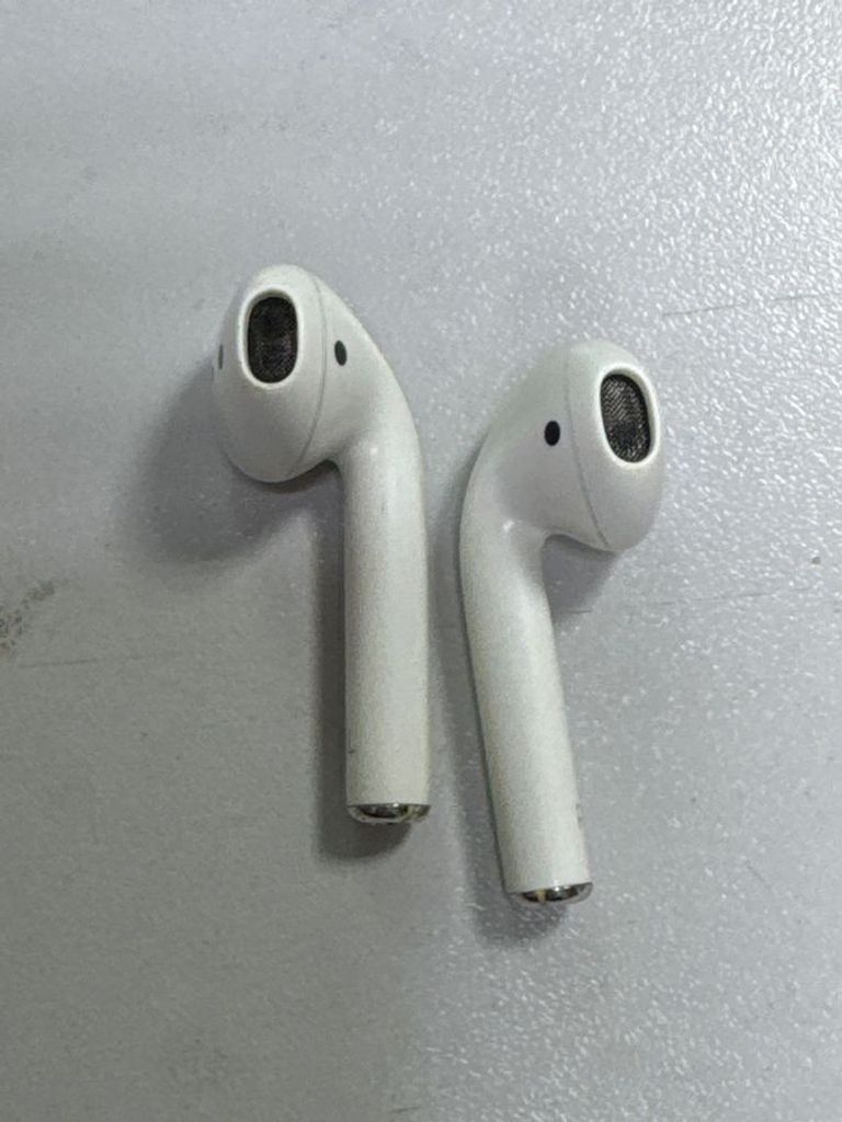 Оголошення Apple airpods 2nd generation with charging case Б/У