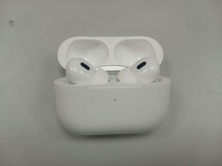 Купити Apple airpods pro 2nd generation with magsafe charging case usb-c Б/У