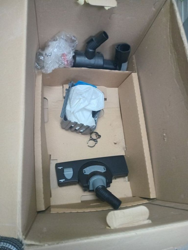 Купити Bosch Serie 4 AquaWash&Clean BWD41740 Б/У