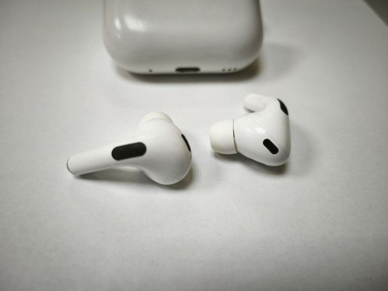 Apple airpods pro 2nd generation with magsafe charging case usb-c Код:01-200801424. Изображение 6