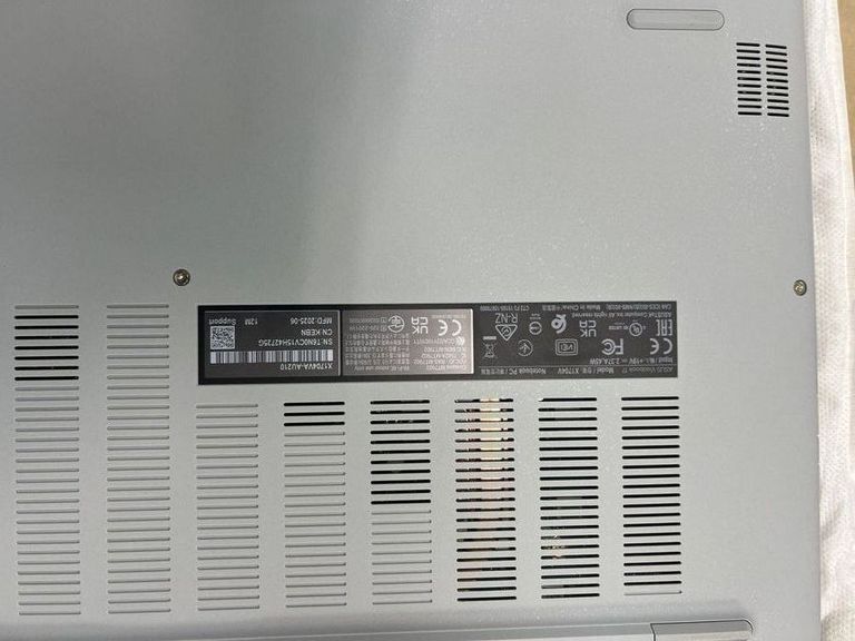 Дешиво Asus 17/core i3-1315u ddr5/8gb ddr5/hdd *відсутній/ssd 512 gb/*інтегрована с ломбарда