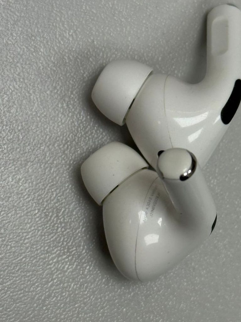 Apple airpods pro 2nd generation with magsafe charging case usb-c Код:01-200884402. Изображение 13