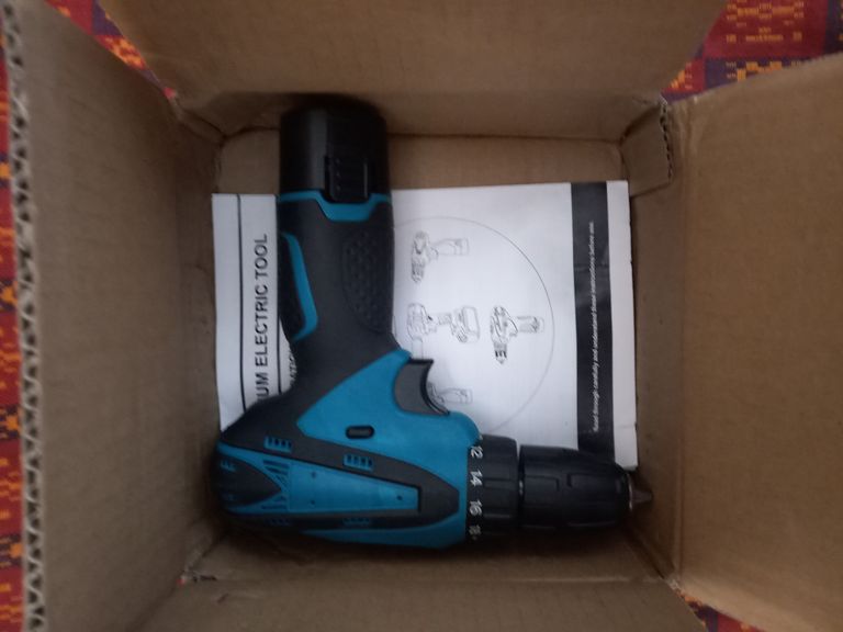 Купити Screwdriver 12вольт +1батарея Б/У