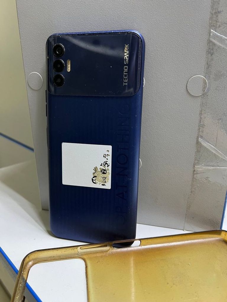 Дешево Tecno spark 8p kg7n 4/64gb з ломбарду