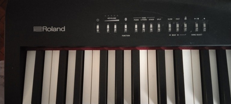 Оголошення Roland FP-30 Б/У