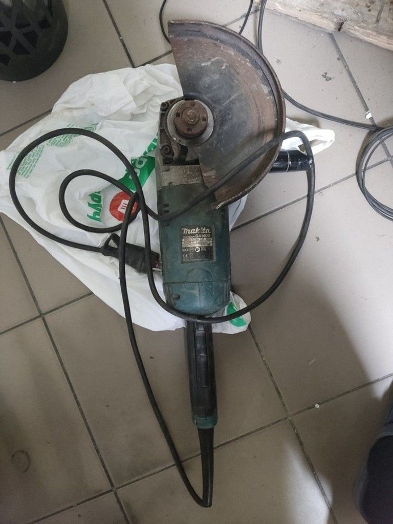 Купити Makita GA9020 Б/У