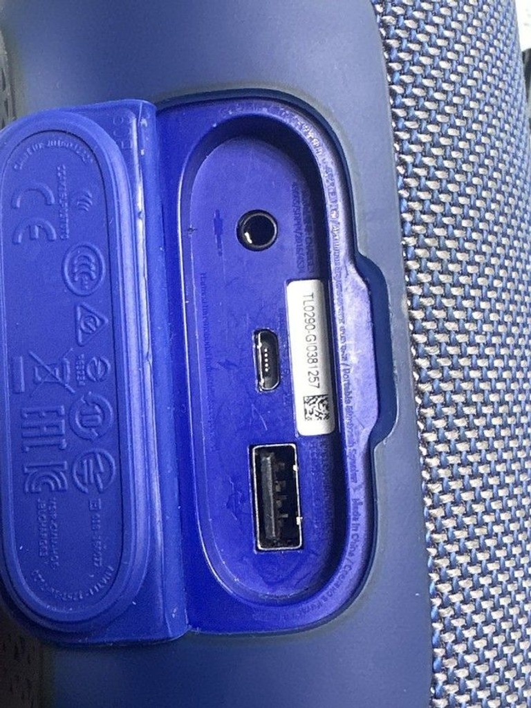 Дешево Jbl charge 3 з ломбарду