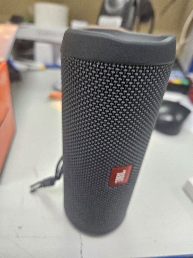 Купить Jbl flip essential 2 Б/У