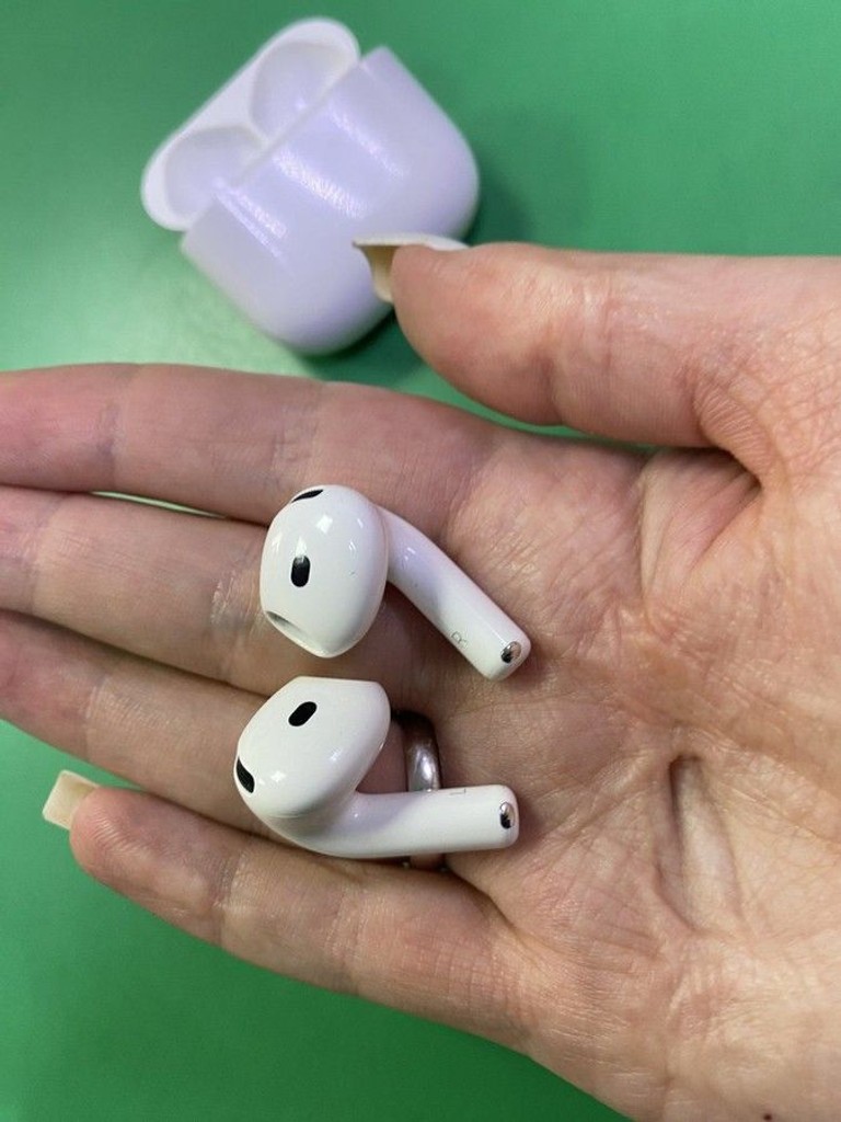 Купить Apple airpods 4 with active noise cancellation Б/У