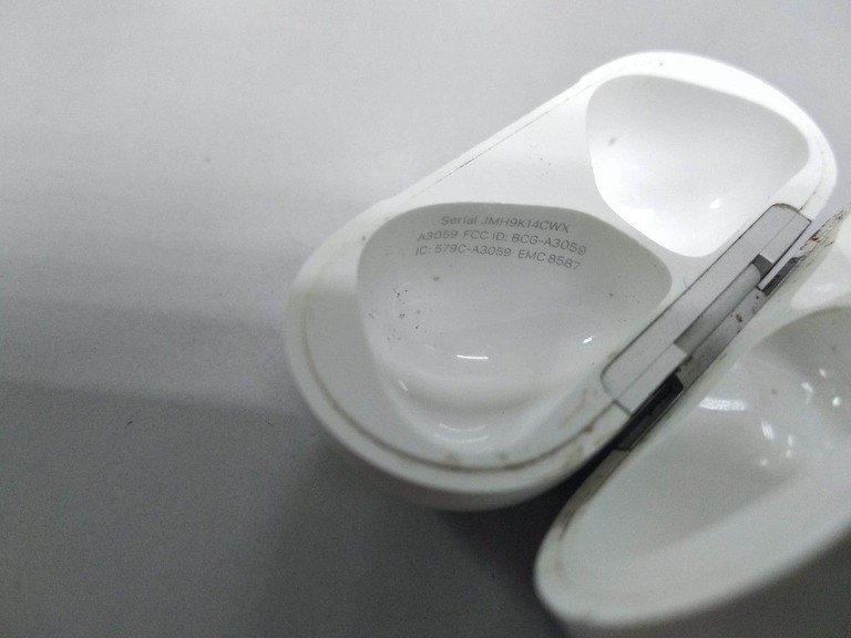 Купити Apple airpods 4 with active noise cancellation Б/У