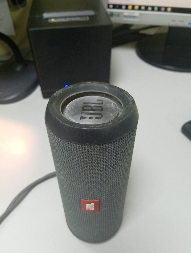Дешево Jbl flip essential з ломбарду