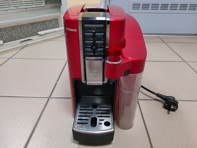Дешево Saeco Tchibo Cafissimo Latte HD8603/11 з ломбарду