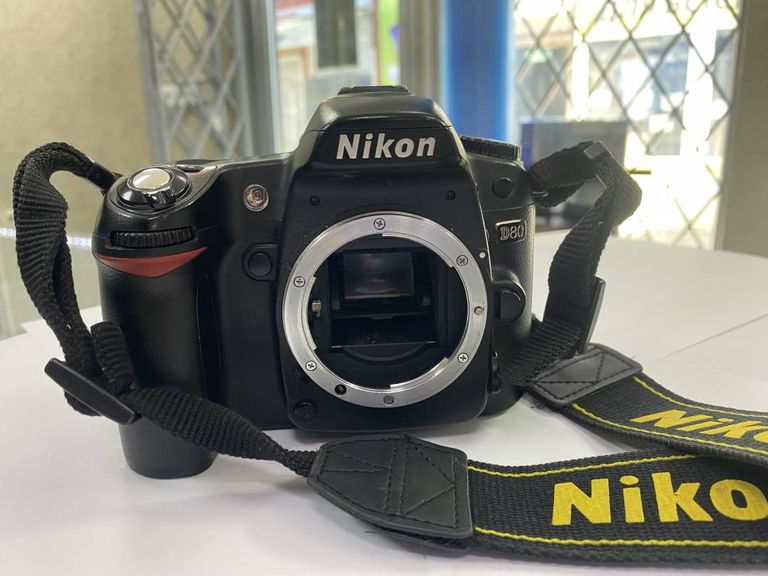 Nikon d80 body