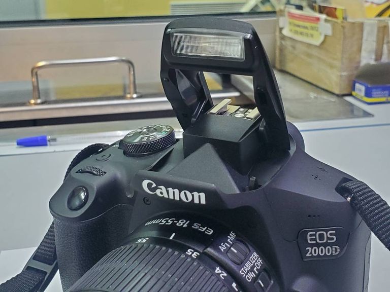 Canon EOS 2000D body