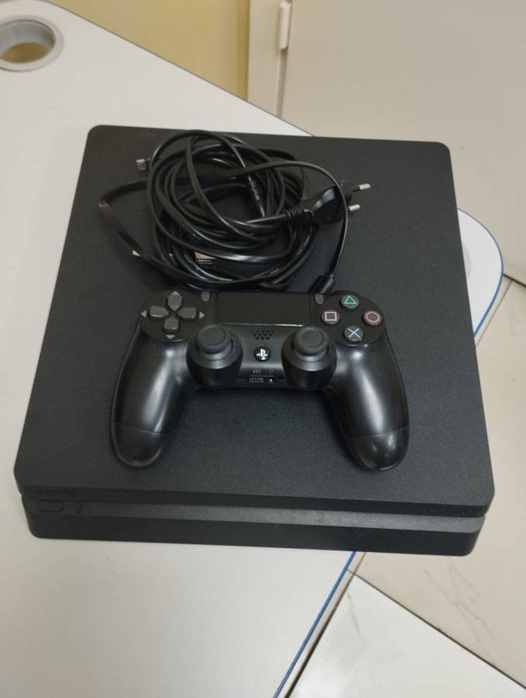 Купить Sony PlayStation 4 Slim 1TB Black Б/У