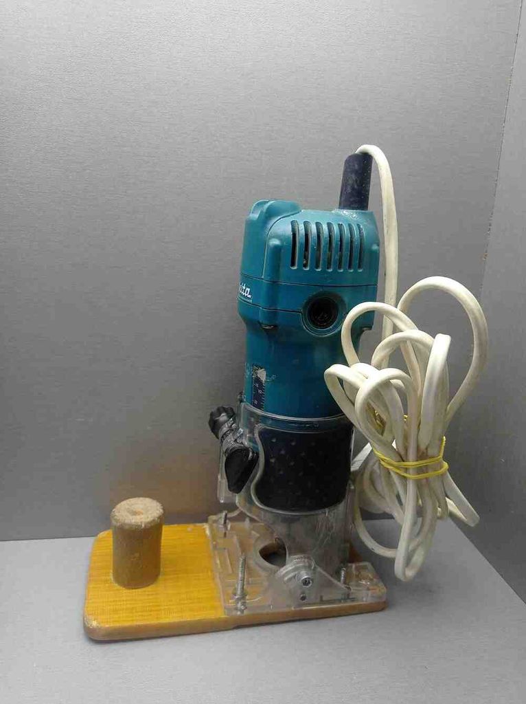 Купити Makita 3709 Б/У