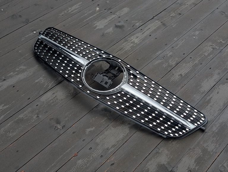 Купить Решітка радіатора Mercedes W204 (07-14) тюнінг стиль AMG Diamond, (срібло) Нова.  Б/У