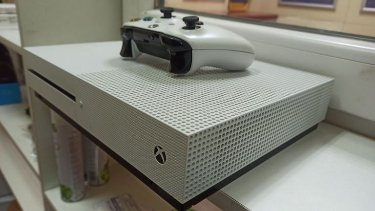Дешево Microsoft Xbox One S 1TB з ломбарду