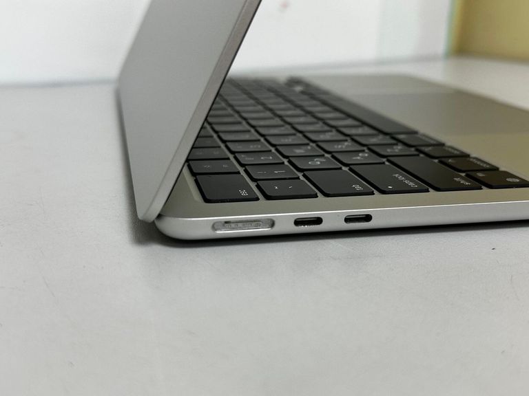 Дешиво Apple macbook air 13,6" m2 2022 с ломбарда