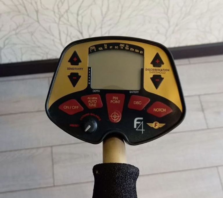 Купити Fisher F4 Б/У