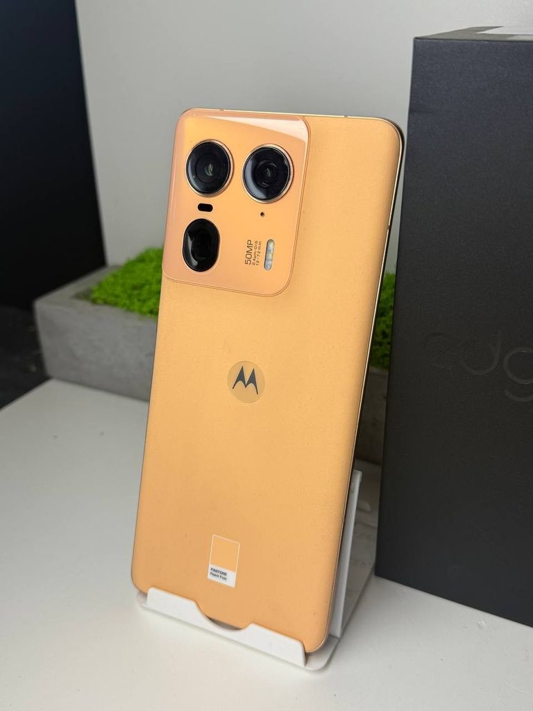 Дешево Motorola Edge 50 Ultra 16/1TB Peach Fuzz (PB0Y0056) з ломбарду