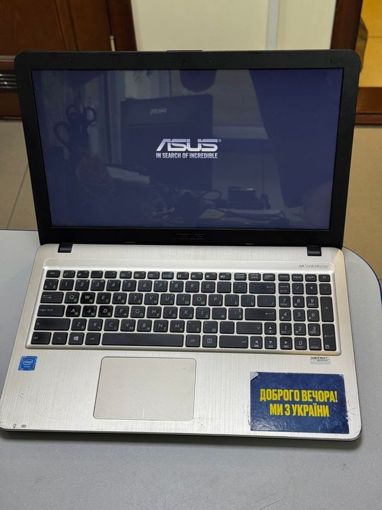 Купити Asus 15/celeron n3060 ddr3/4gb ddr3/hdd 500 gb/ssd *відсутній/*інтегрована Б/У