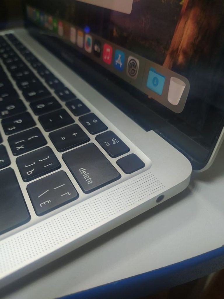 Дешиво Apple macbook air 13" 2020 a2179 core i3 1,1ghz/ram8gb/ssd256gb/intel iris plus graphics с ломбарда