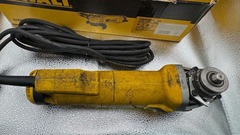 Дешево Dewalt DWE4217 з ломбарду
