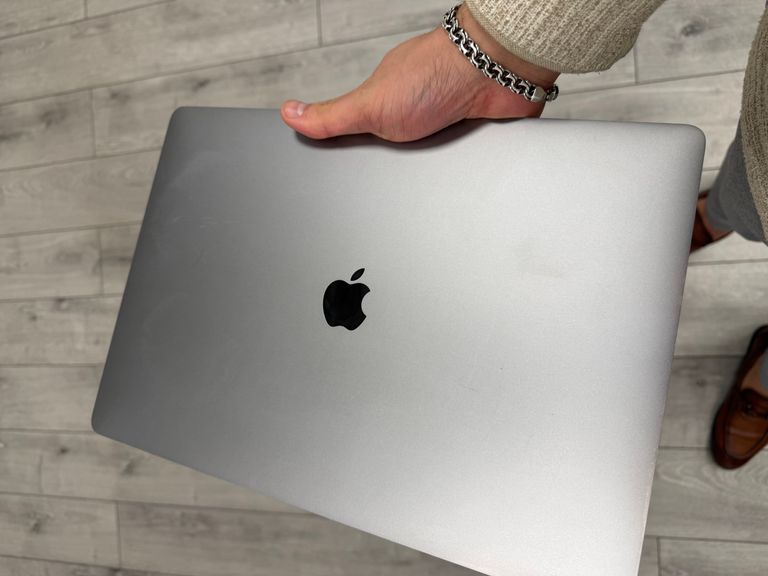 Купить Apple MacBook Pro 16" Space Gray 2019 (MVVK2) Б/У