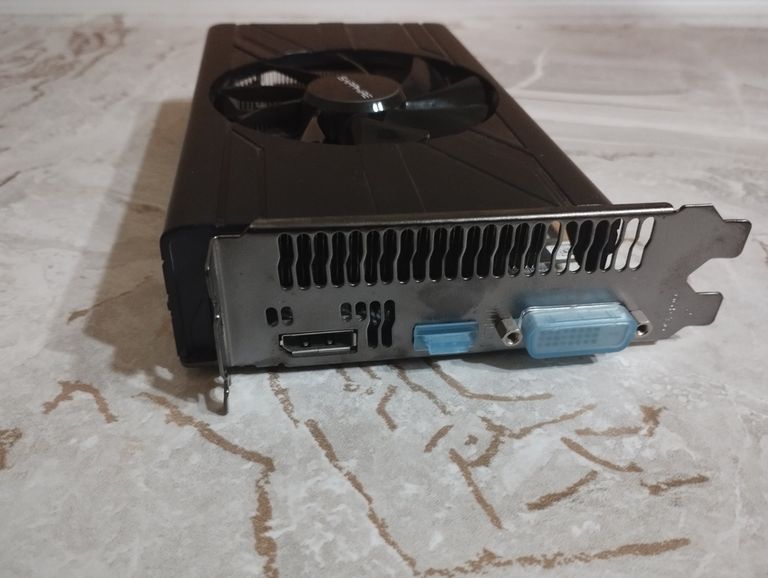 Дешиво Sapphire Radeon RX 570 4GD5 PULSE ITX (11266-34) с ломбарда
