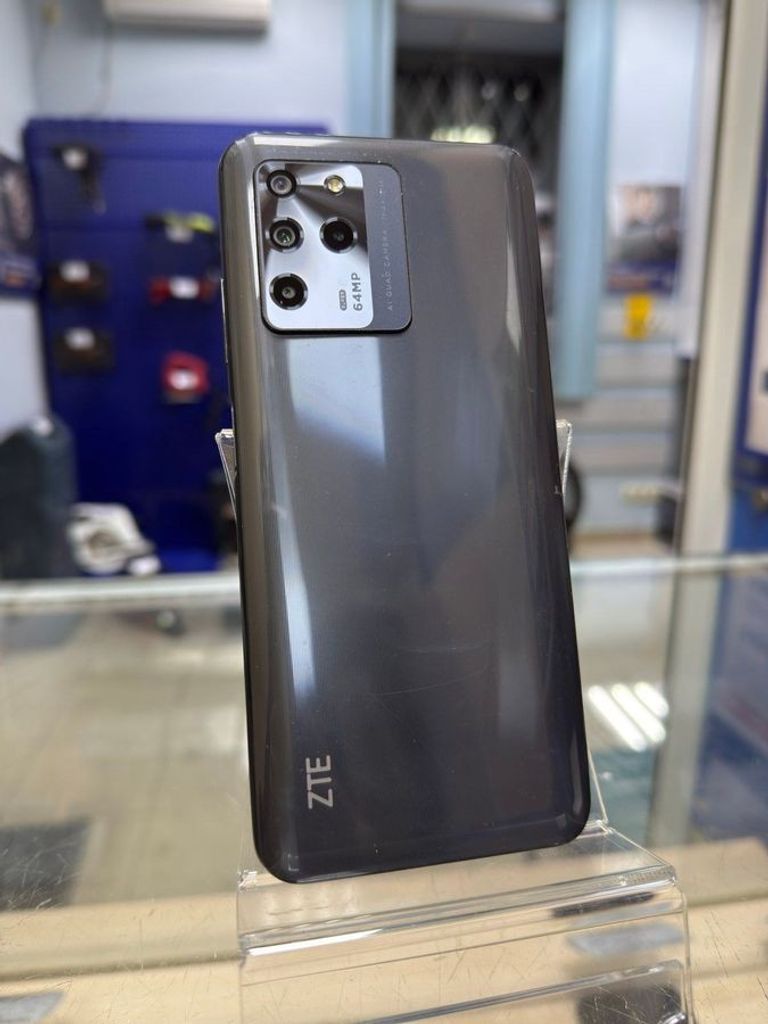 Дешево Zte blade v30 4/128gb з ломбарду
