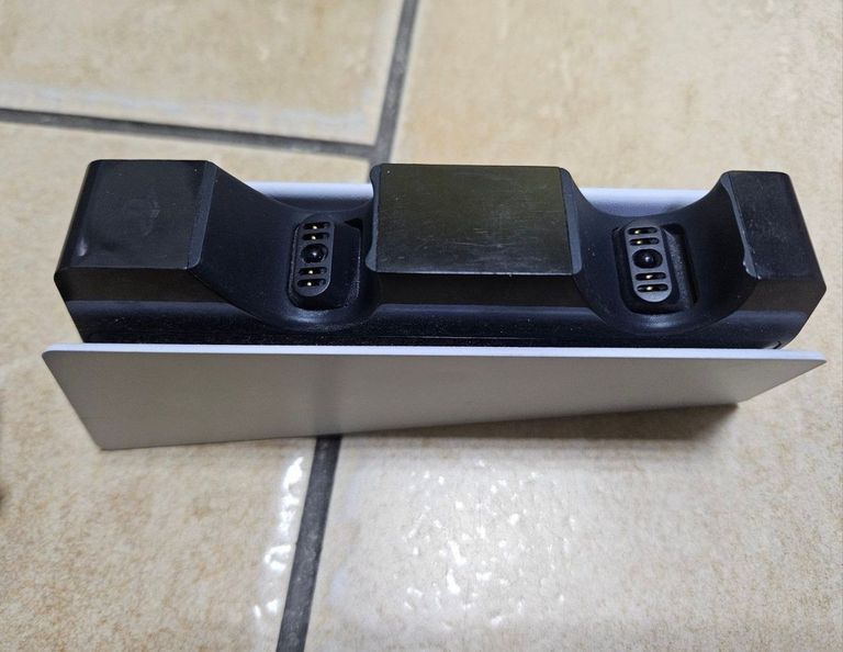 Купити Sony dualsense charging station cfi-zds1 Б/У
