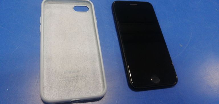 Купить Apple iPhone SE 2020 128GB Black Slim Box (MHGT3) Б/У