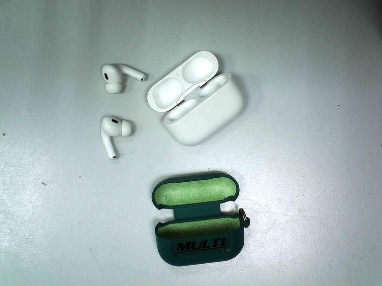 Оголошення Apple airpods pro 2nd generation with magsafe charging case usb-c Б/У